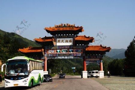 风景区里的大巴车图片