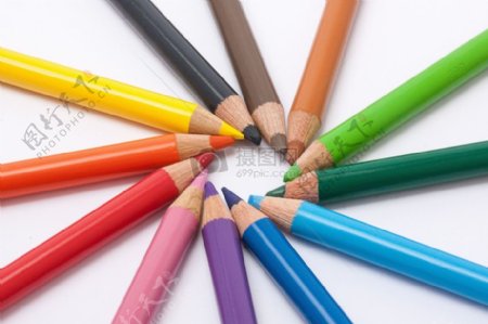 围成圈的彩色铅笔