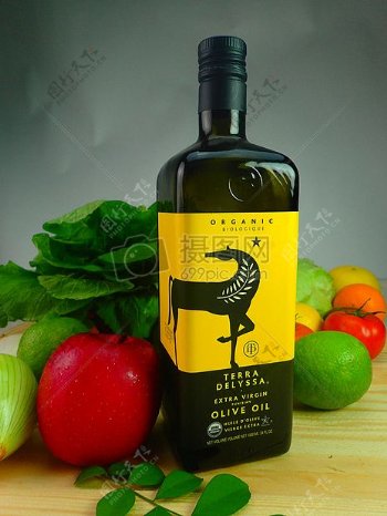 桌面上的橄榄油