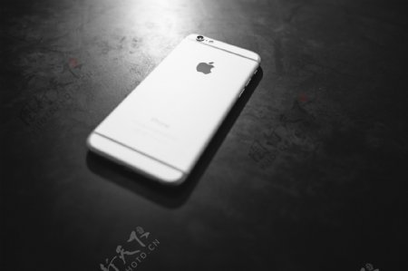 时尚银色苹果手机图片