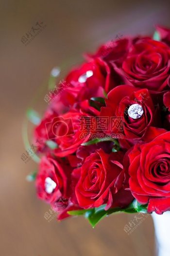 红玫瑰新娘花束
