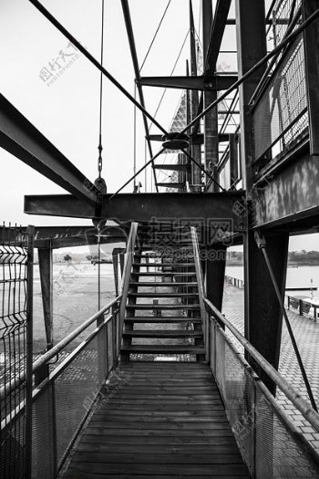 钢铁结构的楼梯
