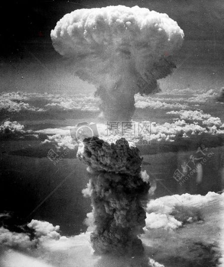 原子弹爆炸升起蘑菇云
