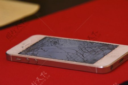 碎了屏幕的苹果手机