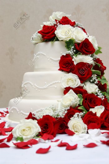 浪漫玫瑰花与蛋糕图片