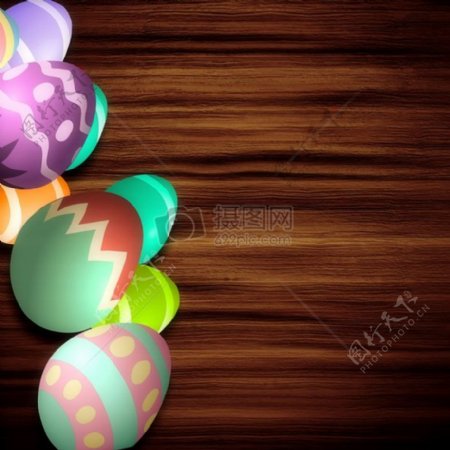桌子上放置的彩蛋