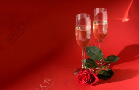 情人节香槟与玫瑰花