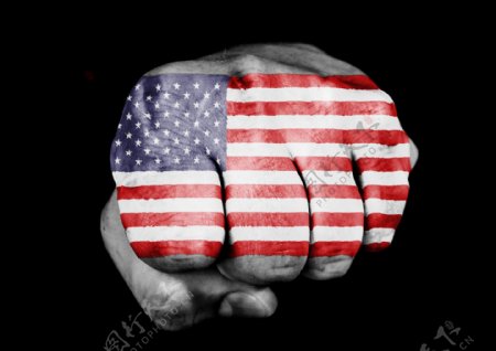 拳头上的美国国旗图片