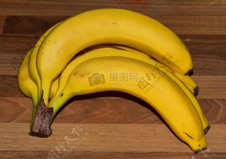 桌面上的香蕉