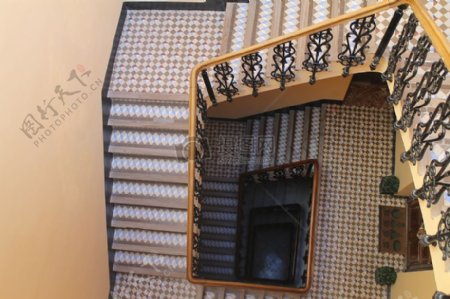 马赛克图案的楼梯