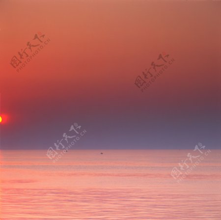 黄昏湖面自然景观图片