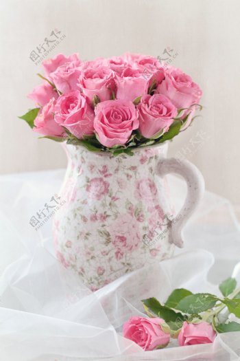 粉色玫瑰花插花图片
