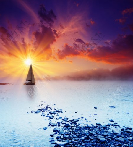 夕阳与帆船