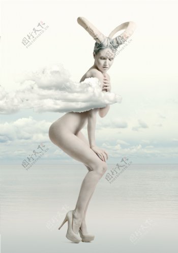 云朵与性感女人图片