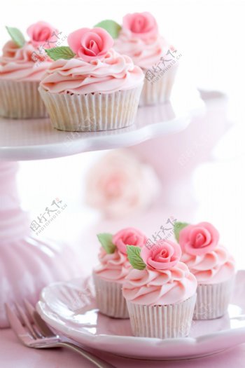 粉红色蛋糕摄影图片