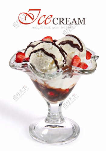 玻璃杯里的冰淇淋图片