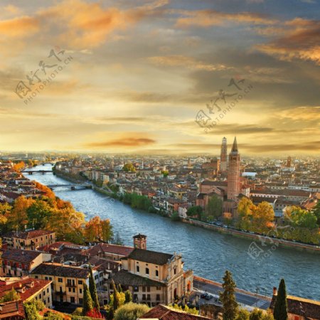 意大利的河流和城镇图片