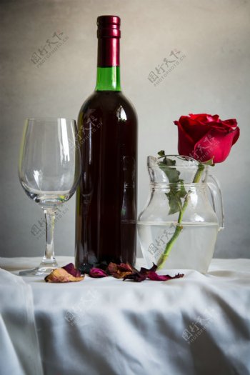 玫瑰花和红酒图片