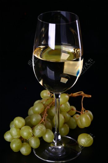 葡萄酒与青提子水果图片