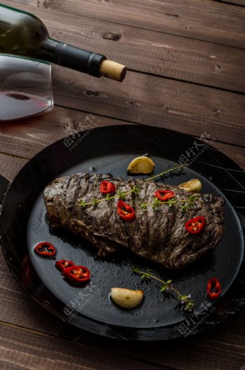 烤肉与葡萄酒图片