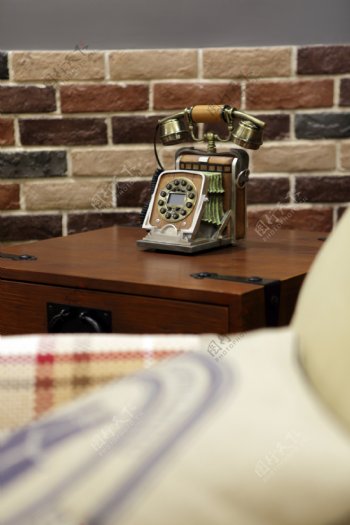美式卧室古典电话机图片