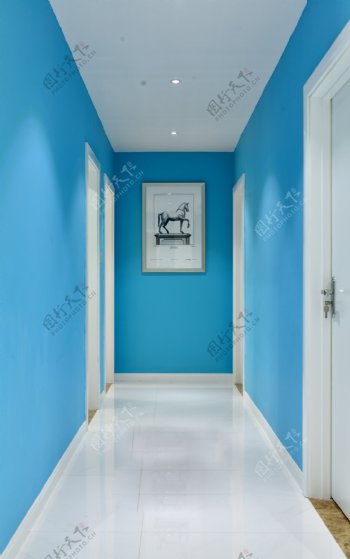 蓝色墙壁家装效果图