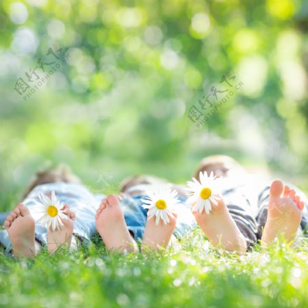 可爱的脚掌与花朵图片