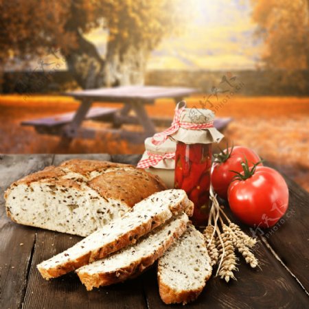 面包和西红柿图片