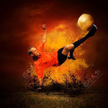 踢足球的运动员图片