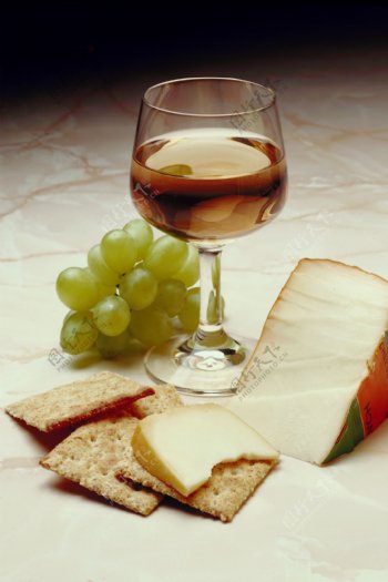 面包葡萄酒图片