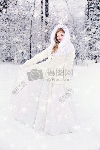 雪中的白衣女子
