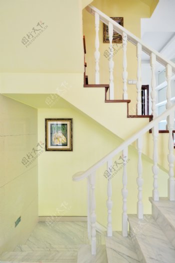 时尚黄色楼梯设计图