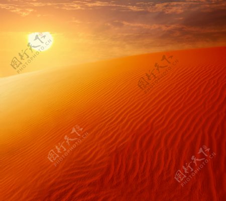 沙漠夕阳美景图片