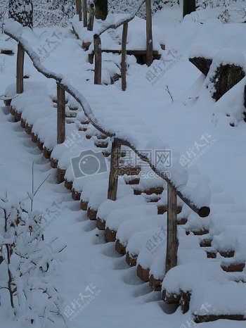 冬季雪天的台阶