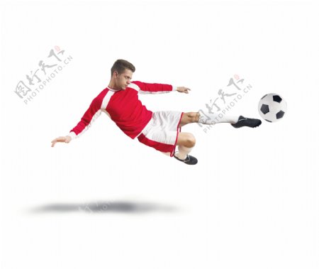跳跃踢球的球员图片