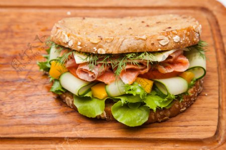 瘦肉蔬菜三明治图片