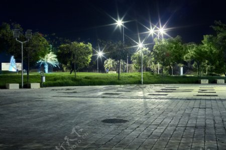 夜晚城市广场图片