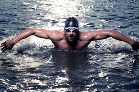 国外游泳人物摄影图片