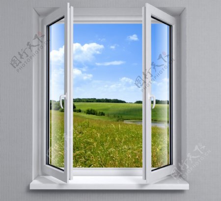 门窗里的蓝天草地风景图片