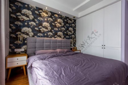 现代时尚卧室紫色大床设计图