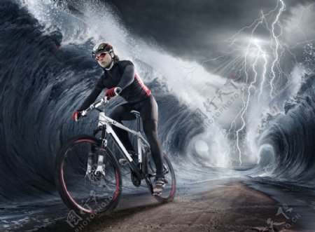 激浪与骑自行车的男人图片