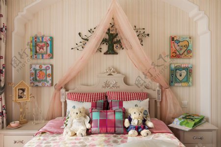 美式粉色卧室大床背景墙设计图