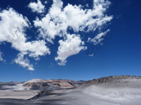 唯美蓝天白云沙漠风景图片