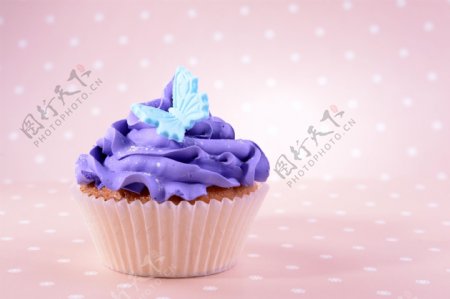 紫色奶油蛋糕图片