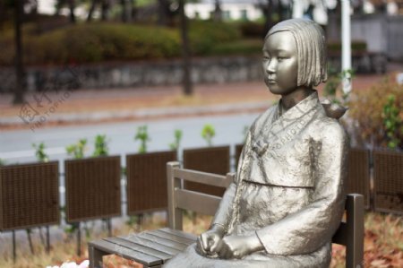 韩国慰安妇雕像图片