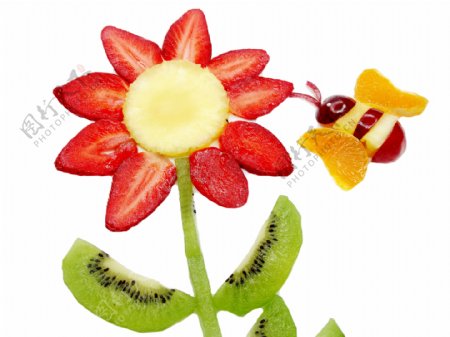草莓猕猴桃拼成的花朵图片