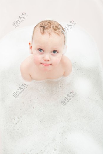 洗澡的宝宝图片图片