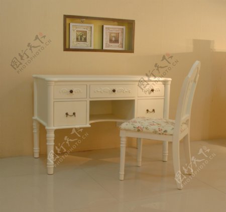 白色欧式桌椅