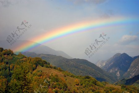 美丽彩虹山峰风景