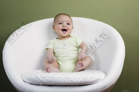 开心的婴幼儿图片